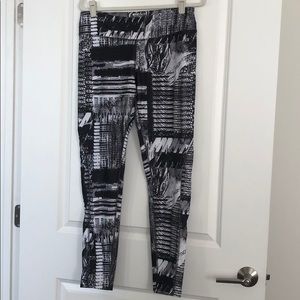 🌟Chic B&W Workout Pants, Size L 🌟